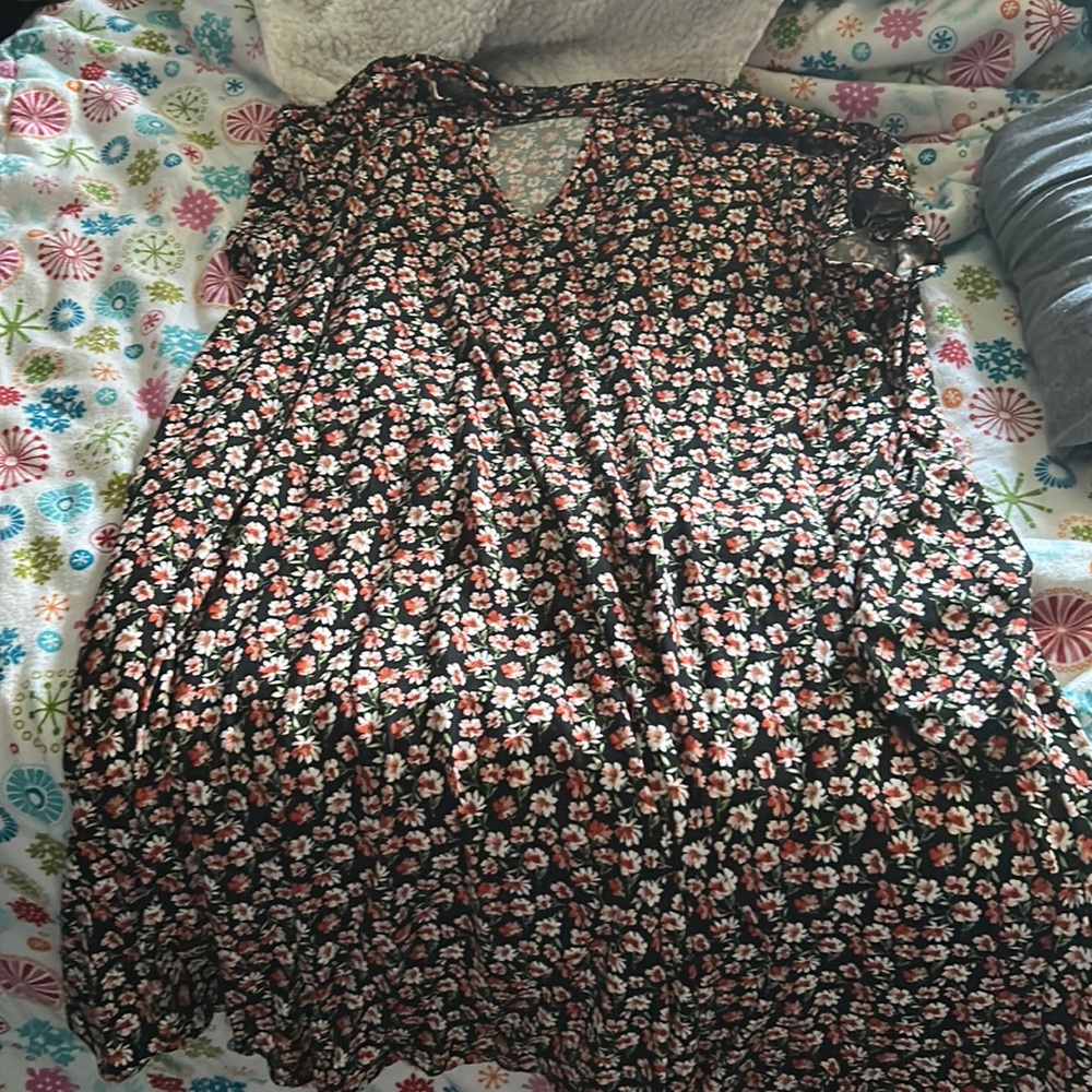 dress with pink flowers, black background, never worn, without tags, size 2X